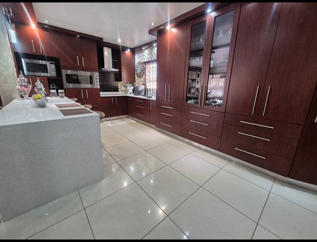 4 BEDROOM HOUSE FOR SALE IN VANDERBIJLPARK SE 3